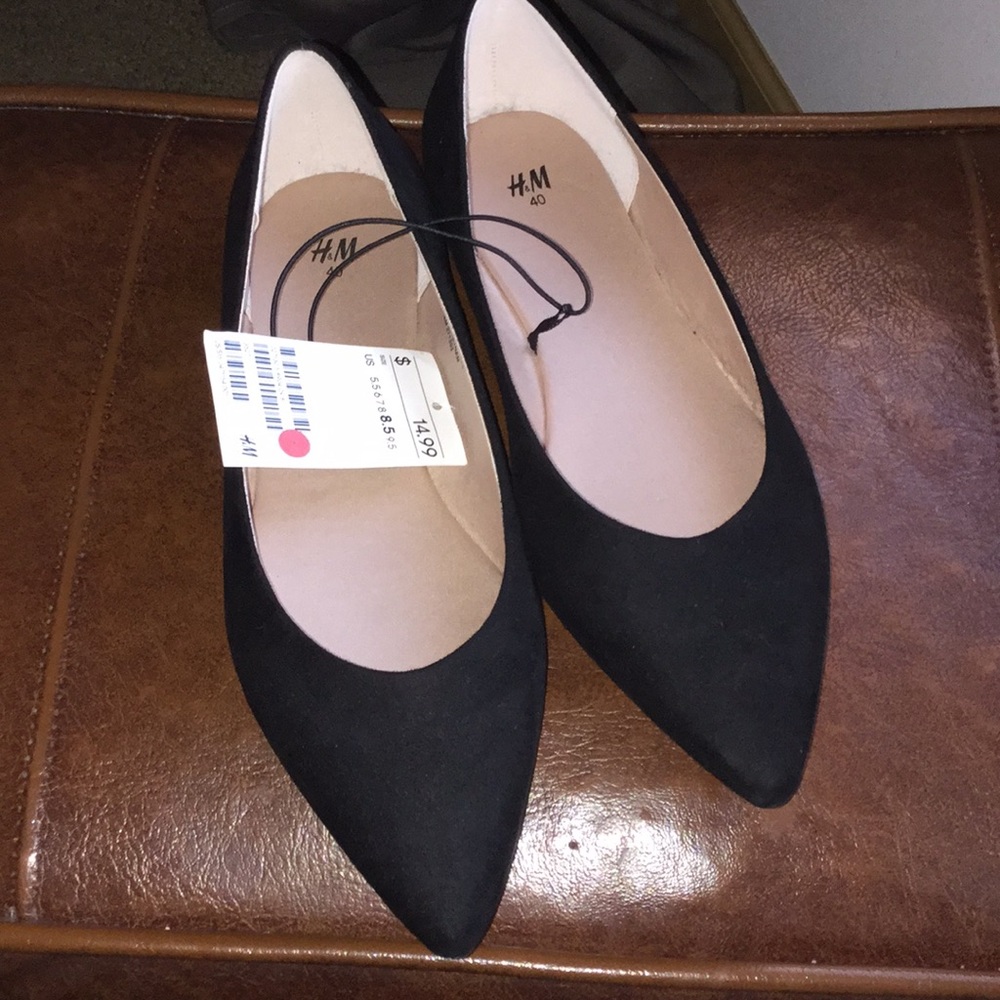 NWT HM Black suede flats